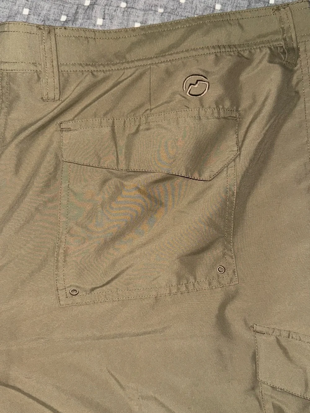 Magellan Outdoors Men’s Olive Green/Khaki Cargo Shorts Hiking/Fishing Size 42